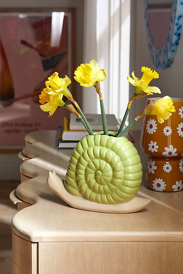 Shop Doiy Snail Vase In Green At Urban Outfitters