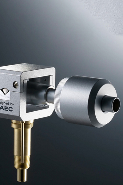 TEAC TN-3B-SE Manual Belt-Drive Turntable with SAEC Tonearm