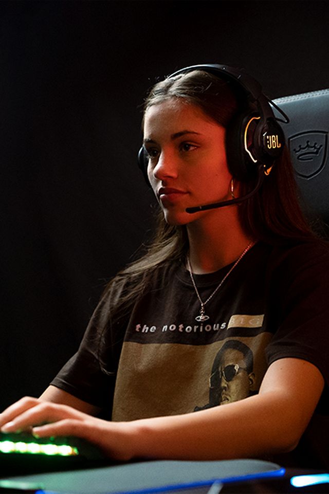 JBL Quantum 910 Wireless Over-Ear Noise Cancelling Gaming JBL Quantum 910 Wireless Over-Ear Noise Cancelling Gaming