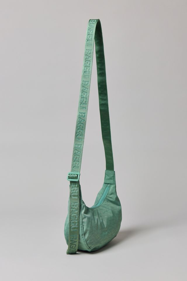 BAGGU Small Nylon Crescent Bag | Urban Outfitters Canada