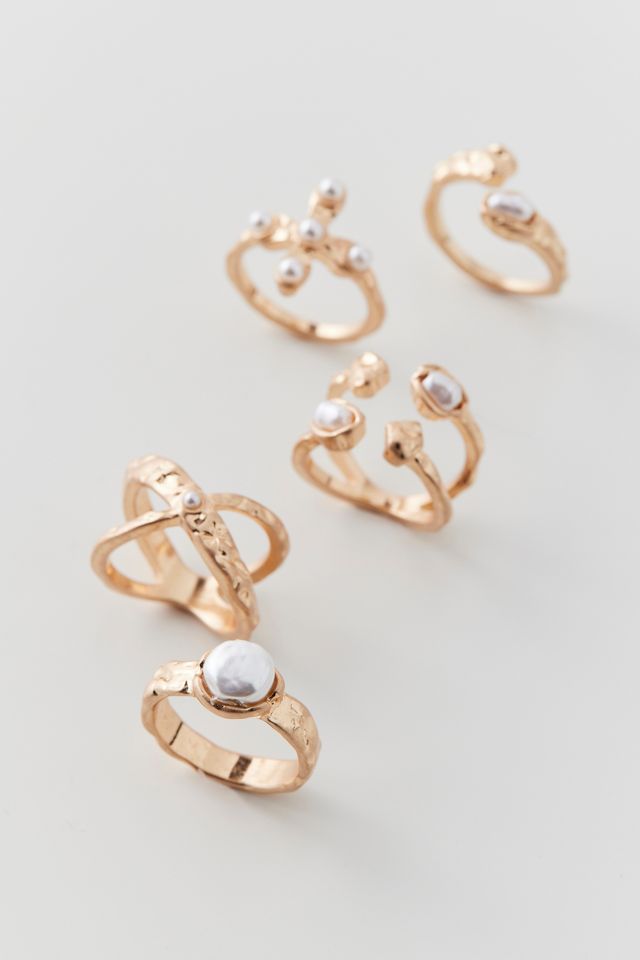 Delicate Pearl Ring Set