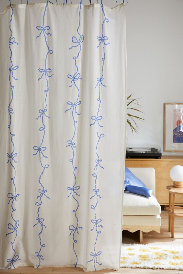 Lacey Bows Window Panel