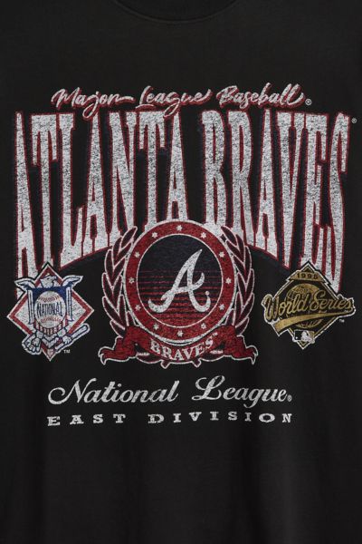 New Era Atlanta Braves Oversized Team Logo Graphic Tee