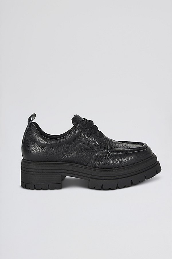 Intentionally Blank Barbar Lug Sole Oxford Shoe In Black, Women's At Urban Outfitters