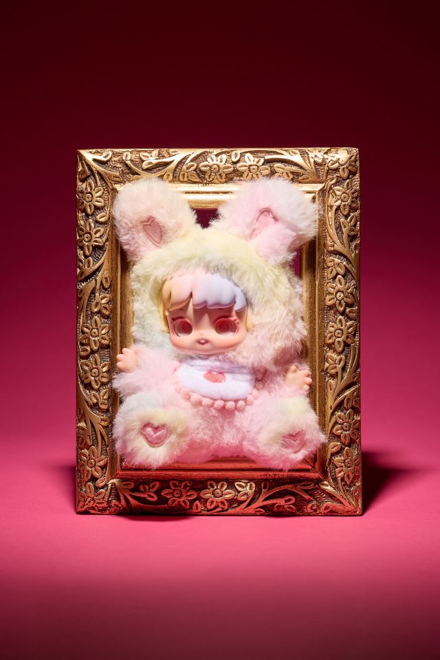 Florence Figurine Wall Shelf