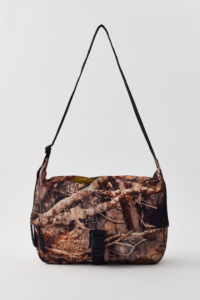 BAGGU Nylon Messenger Bag | Urban Outfitters Canada
