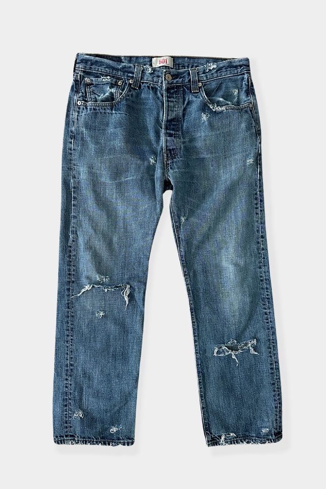 Vintage Levi’s® Distressed Jeans | Urban Outfitters
