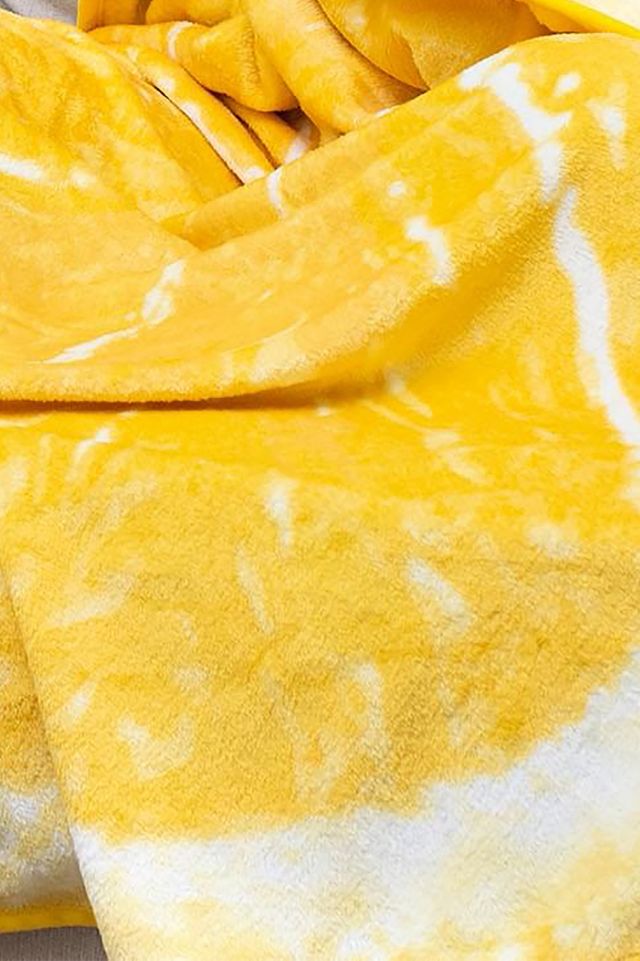 Lemon Slice Round Fleece Throw Blanket in Yellow and White