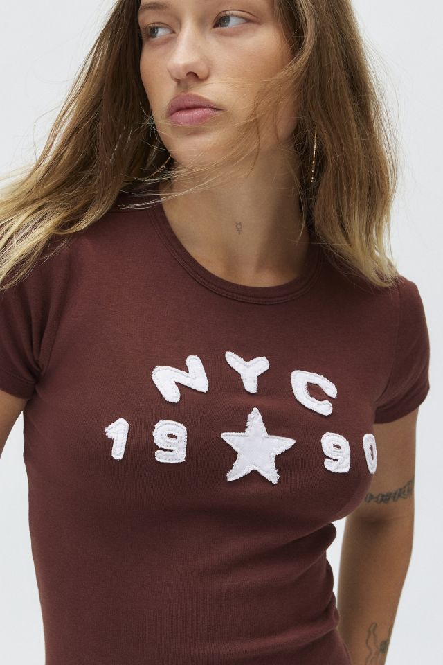 tシャツ NYC1990”ロゴT-shirt レディース NYC 1990 Applique Baby Tee | Urban Outfitters