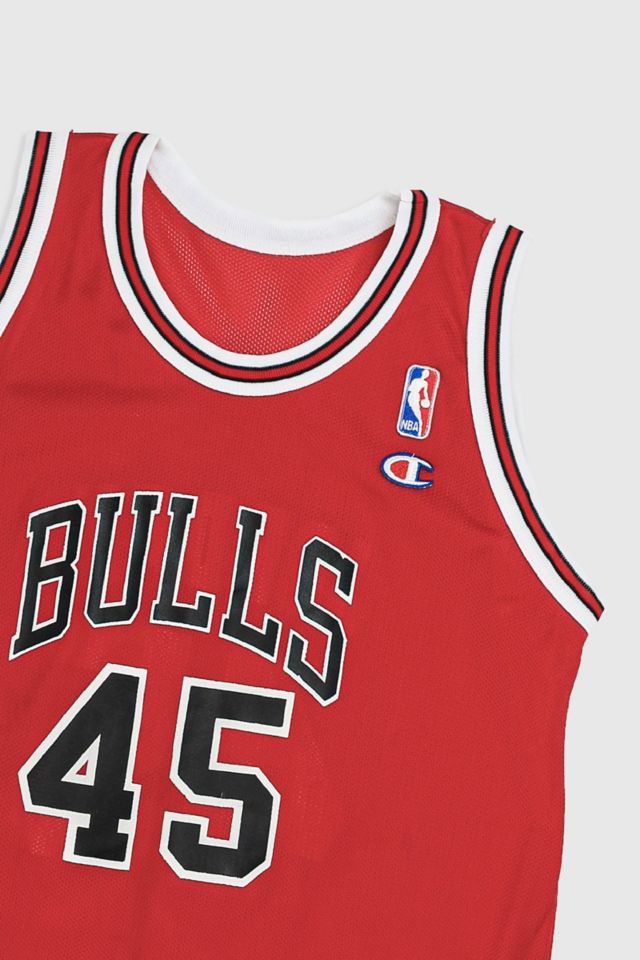 chicago bulls retired jerseys