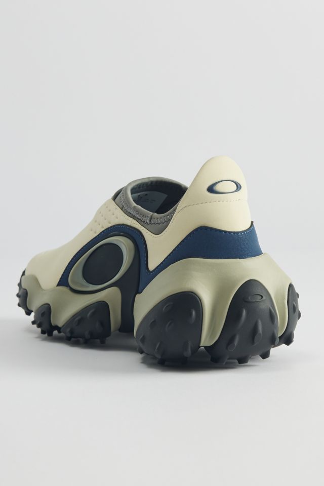Oakley Edge Icon Slip On Sneakers | Urban Outfitters