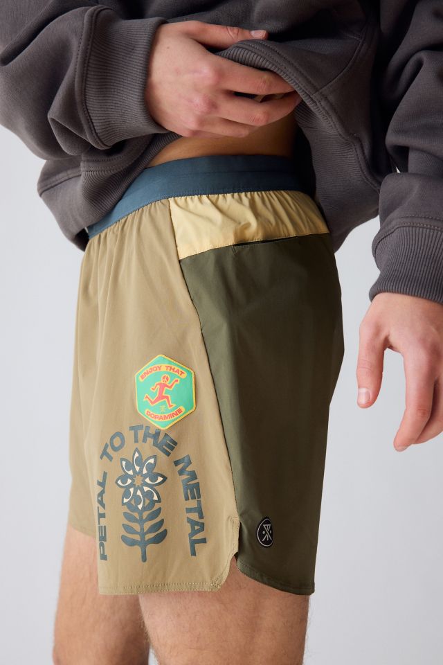 ★週末限定値下げ★ROARK RUN AMOK ALTA 5 S Roark Run Amok Alta 5” Running Short | Urban Outfitters