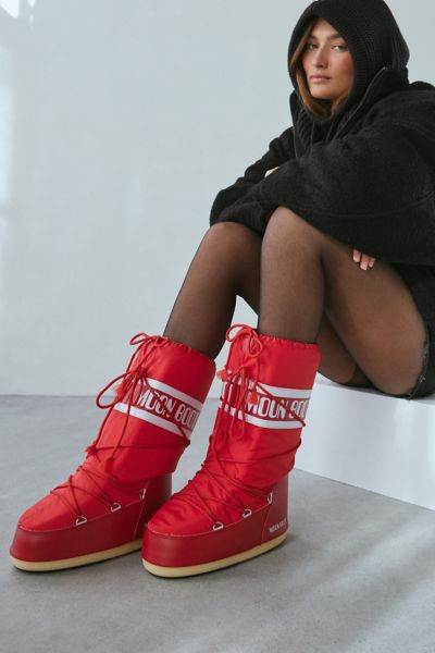 MOON BOOT ICON NYLON BOOT IN RED, WOMEN'S AT URBAN OUTFITTERS 