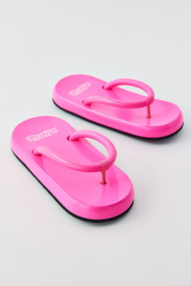 Frogg Toggs Floteez Pool Flip Flop | Urban Outfitters