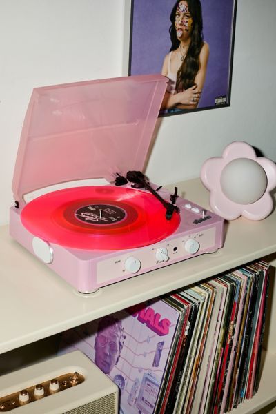 Gadhouse UO Exclusive Brad Retro Record Player | Urban Outfitters
