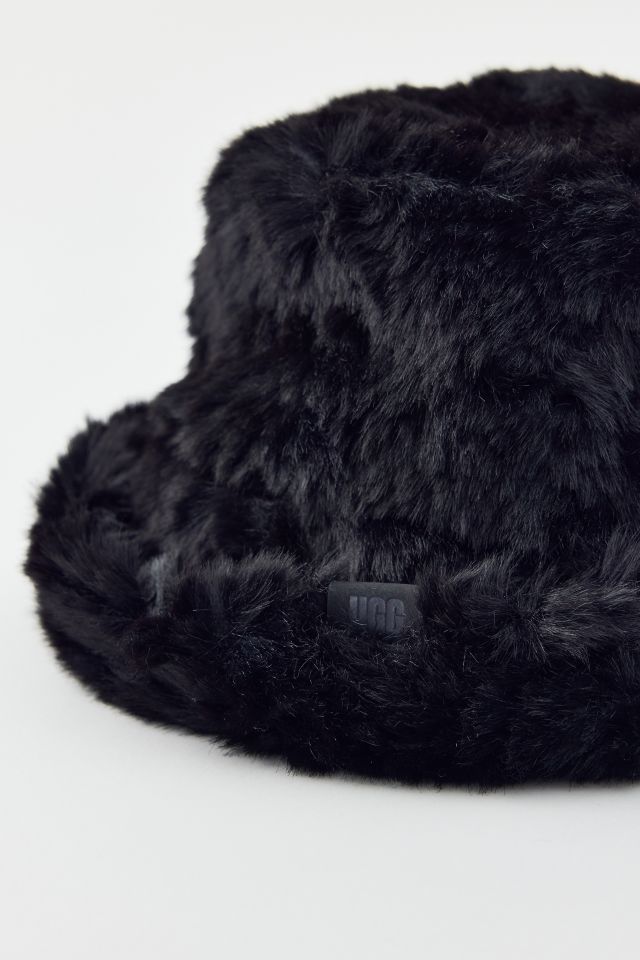 国内在庫・即納可能 UGG Faux Fur Bucket Hat UGG Faux Fur Bucket Hat, Nimbus, l/XL at Amazon Women's