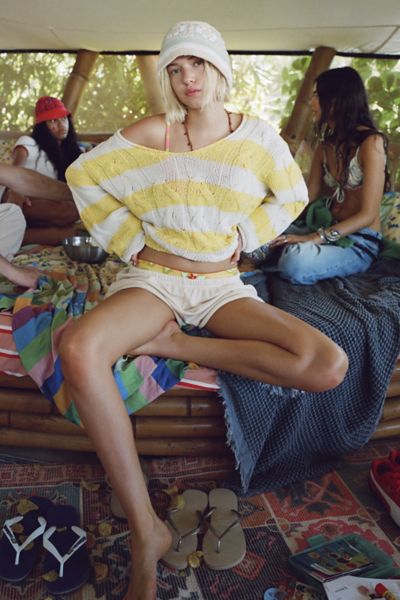 BDG SKYLAR OVERSIZED CABLE KNIT SWEATER IN YELLOW IVORY STRIPE, WOMEN'S AT URBAN OUTFITTERS 