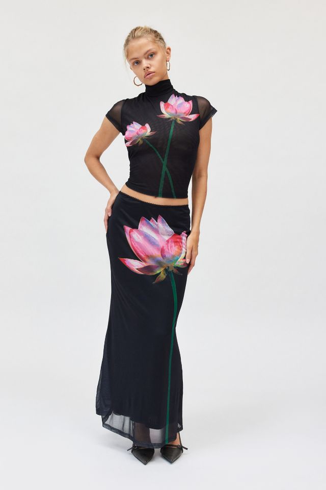 Modern crop top and skirt 2025