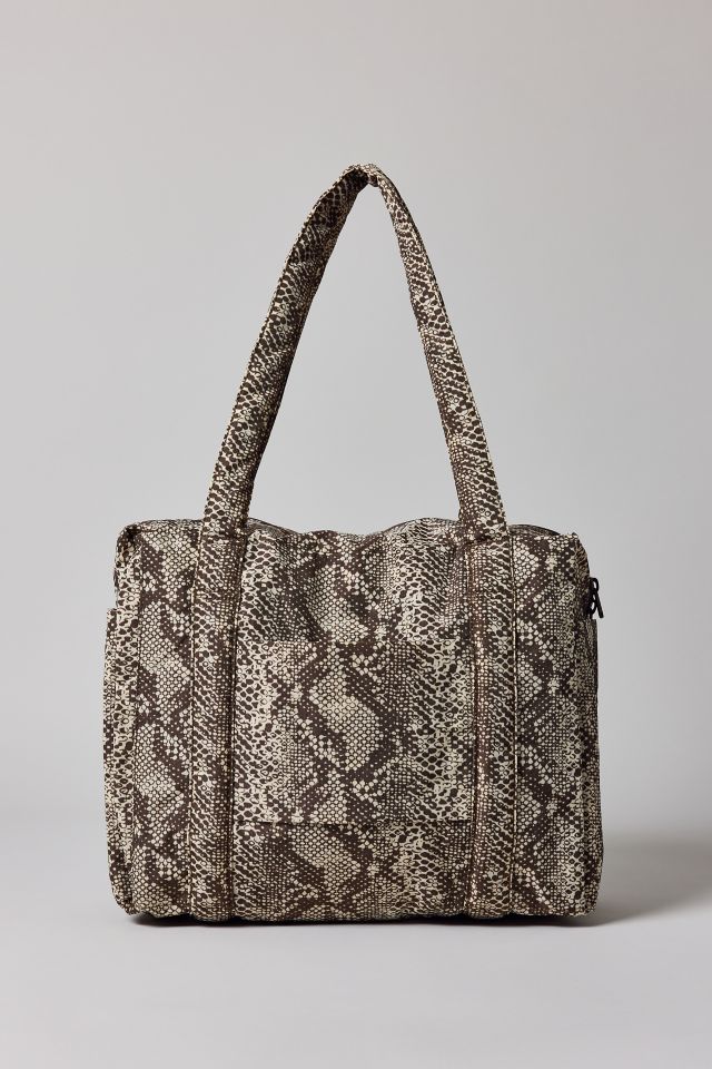 【完売必至】Urban Outfitters限定色 Small Cloud Carry-On Bag BAGGU Small Cloud Carry-On Bag | Urban Outfitters