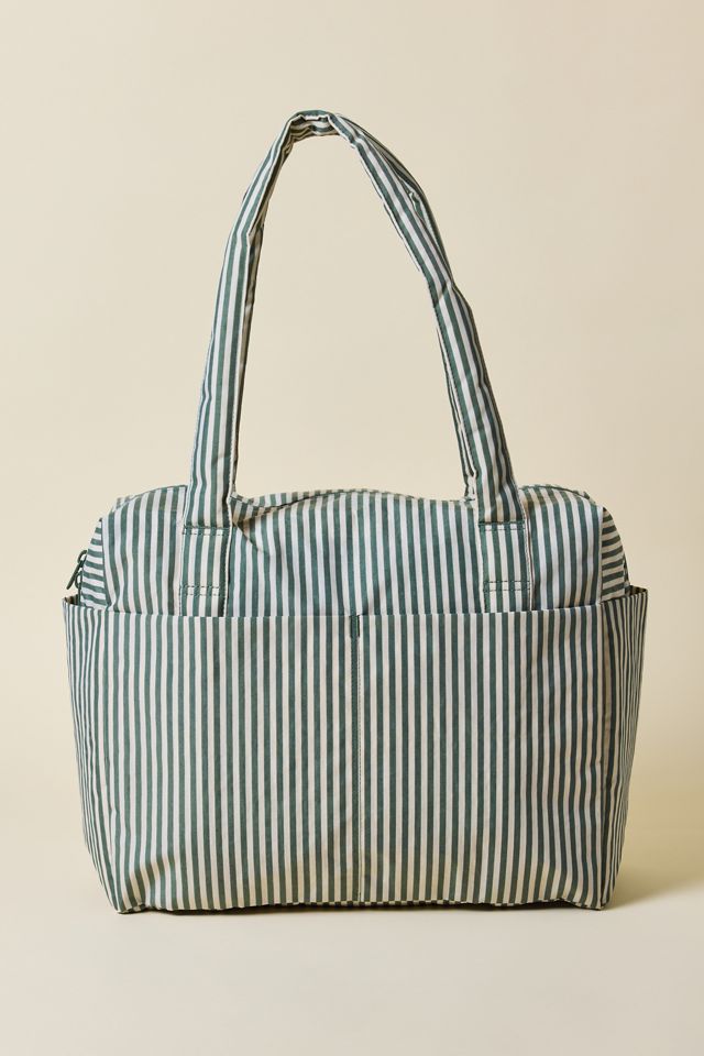 Baggu Small Cloud Carry-Onトラベルキャリーオンバッグ BAGGU Small Cloud Carry-On Bag | Urban Outfitters