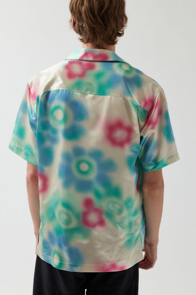 Chemise à manches courtes boutonnée en satin à motif abstrait UO #1