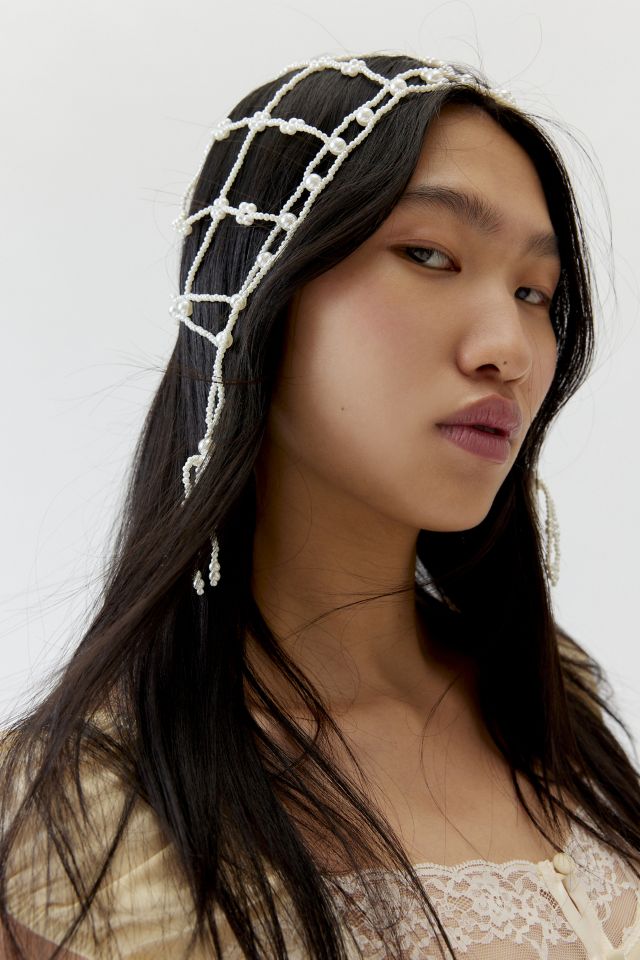 headpiece with pearls
