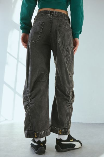 BDG Elise Low-Rise Barrel Leg Pant