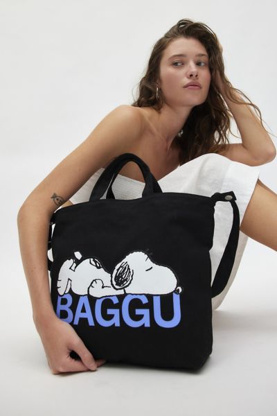 BAGGU X Peanuts Medium Nylon Crescent Bag | Urban Outfitters