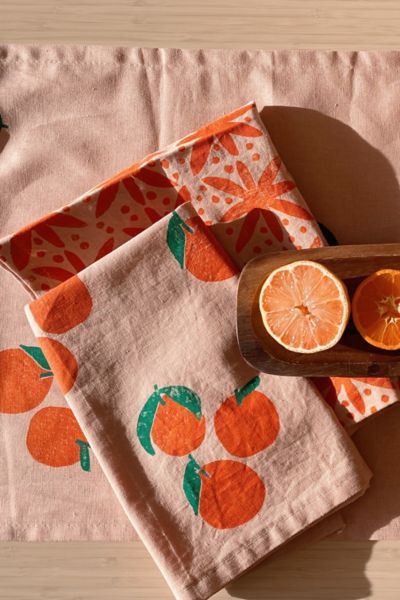 JULIE PEACH BLOCK PRINTED TANGERINES NAPKIN - SET OF 4 IN PINK AT URBAN OUTFITTERS 