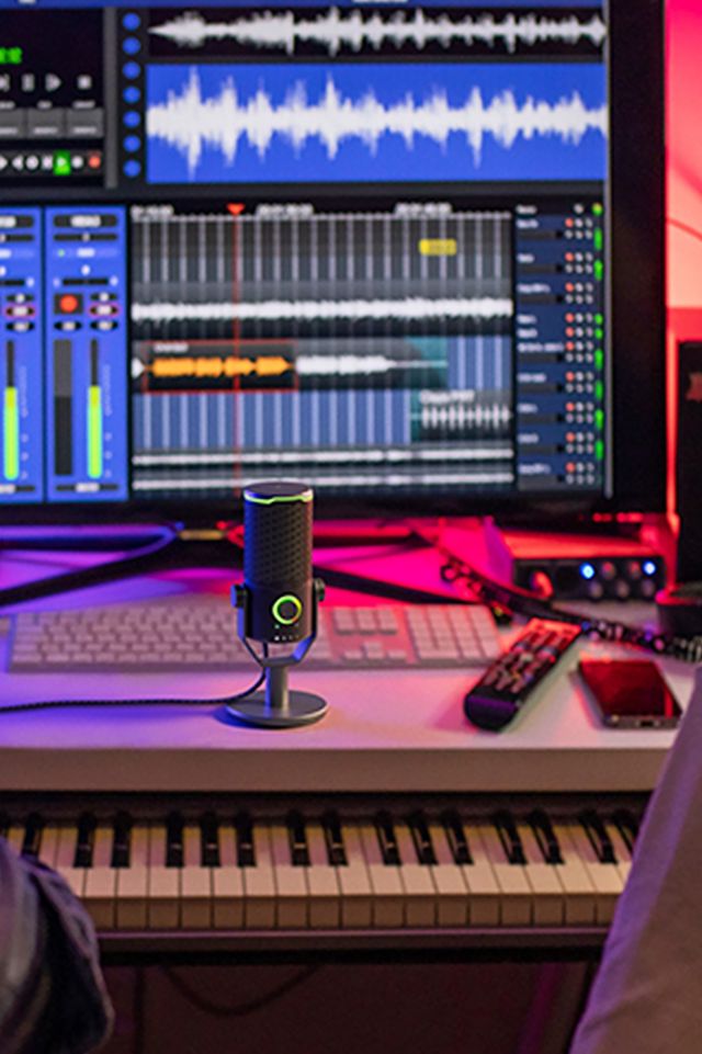 JBL Quantum Stream Studio USB Recording + Gaming Microphone #1