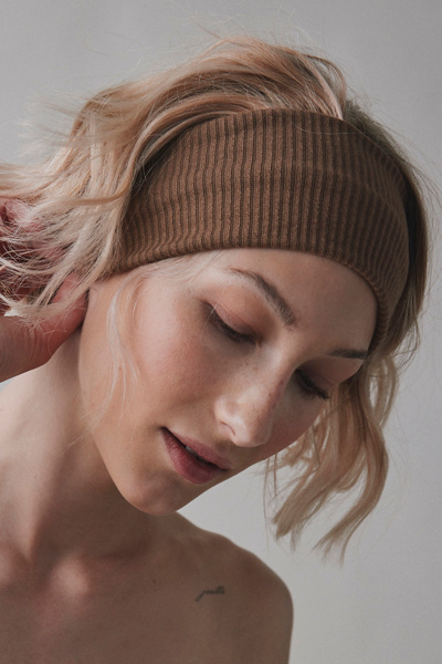Ribbed Soft Headband | Urban Outfitters display picture 2