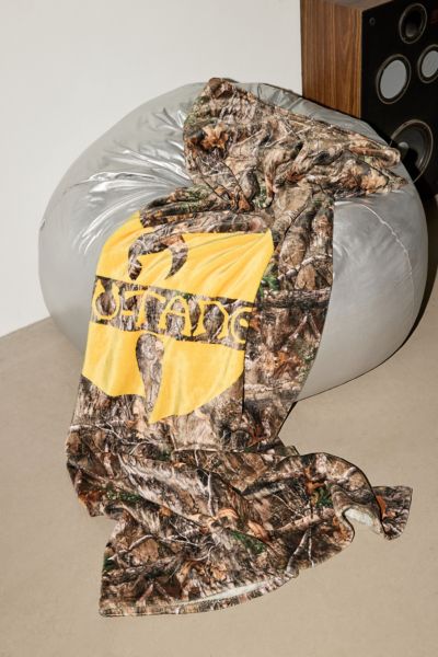 Slowtide X Wu-tang Clan Triumph Plush Fleece Throw Blanket In Camo At Urban Outfitters