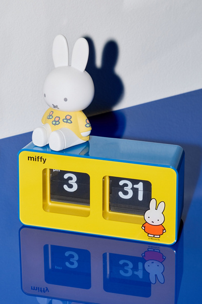Miffy + Retrospekt Colorblock Flip Clock | Urban Outfitters