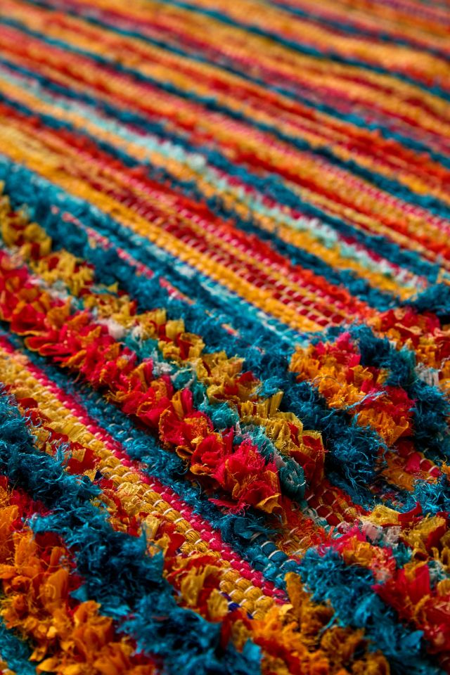 ReMADE By UO Remnants Clipped Sari Rug - Unique Shaggy Design