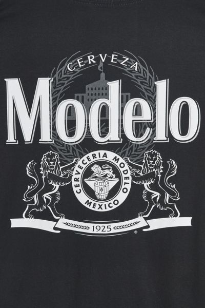 Modelo Logo Tee