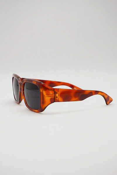Banana Republic NWOT Lydia/s Vintage sunglasses Banana Republic | Accessories | Nwot Banana Republic  main image 2