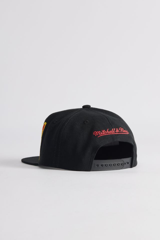 Mitchell & Ness NHL Chicago Blackhawks Varsity Bust Snapback Hat #2