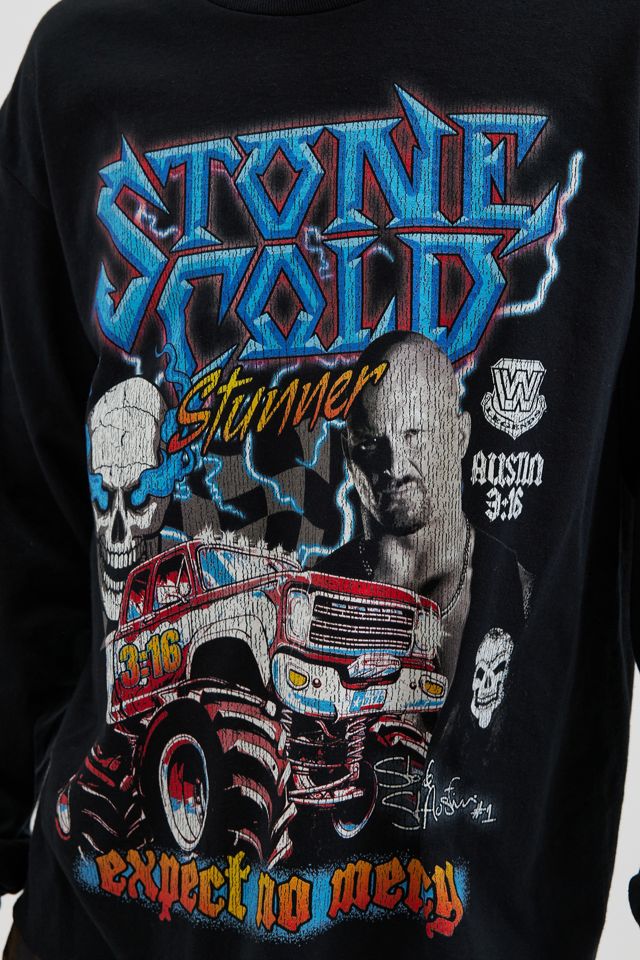 WWE Stone Cold Cropped Long Sleeve Tee | Urban Outfitters