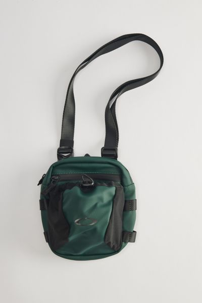 Oakley Rover Crossbody Bag | The Summit