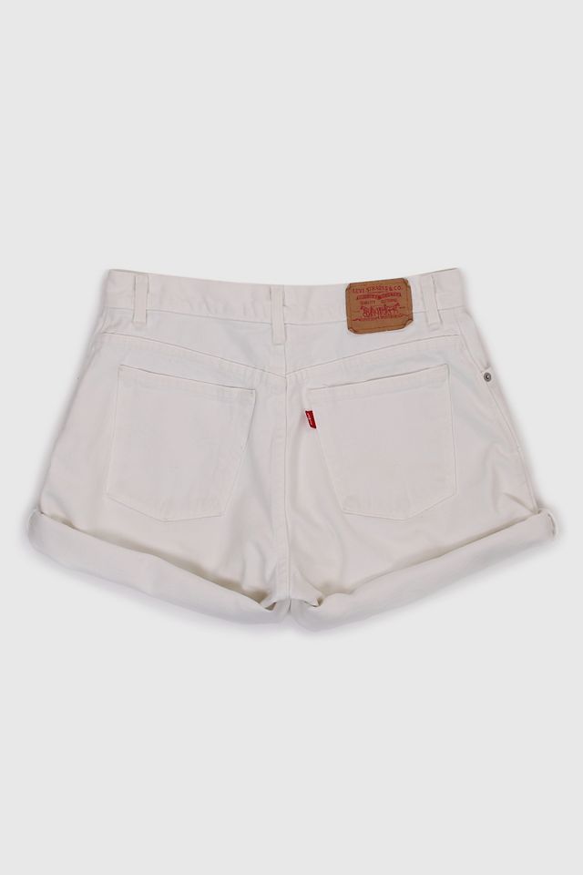 Vintage Y2K Levi’s® White Cuffed Shorts Urban Outfitters