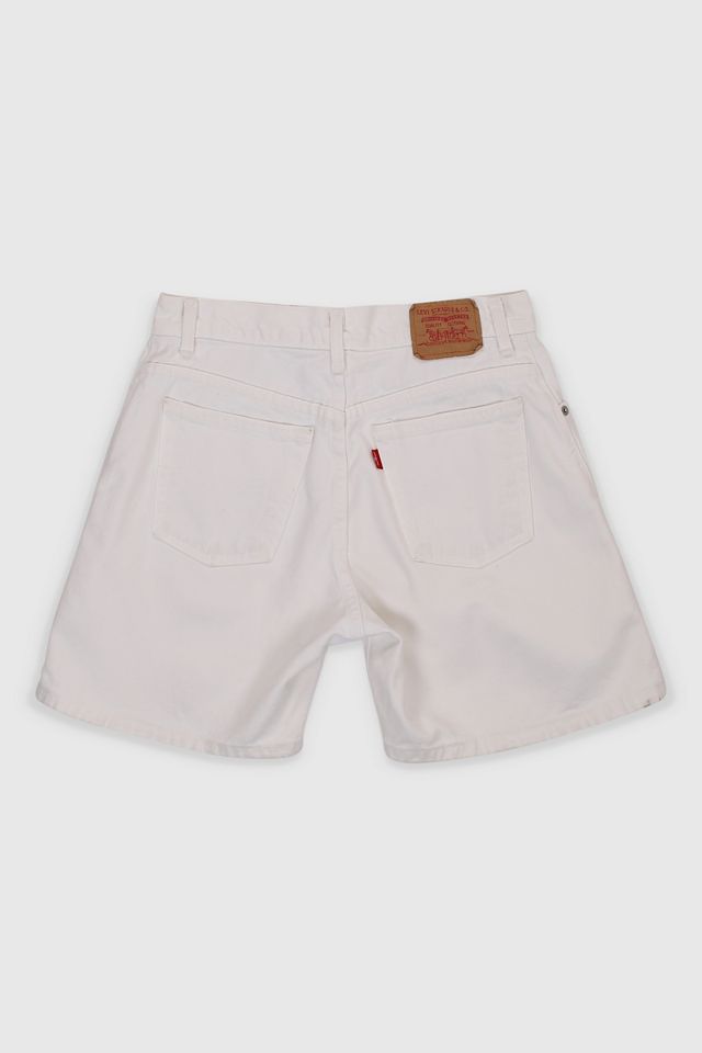 Vintage Y2K Levi’s® White Cuffed Shorts Urban Outfitters