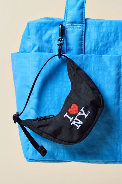 Charme de sac croissant BAGGU