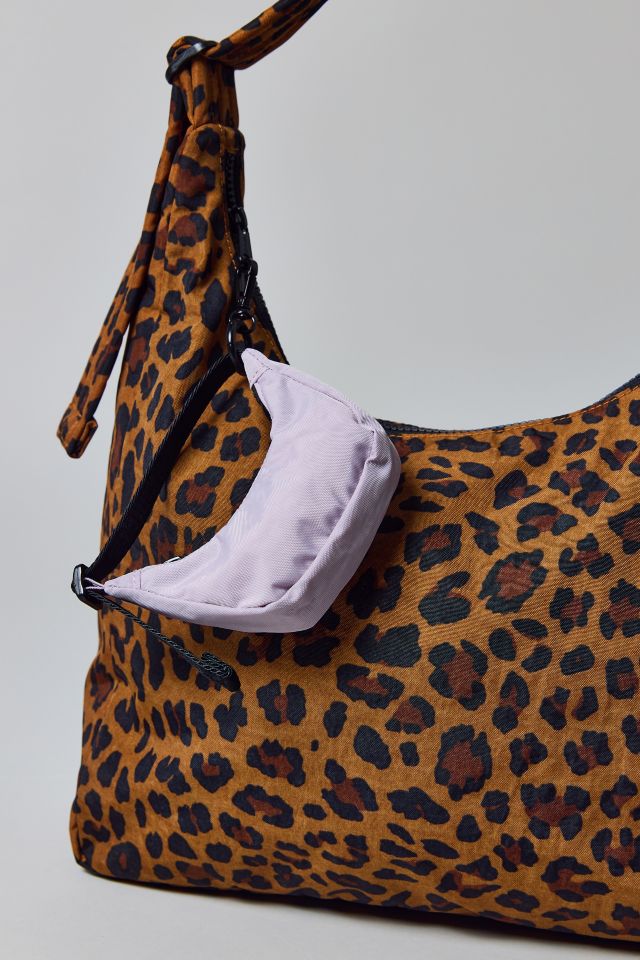 Mini Porte-clés en forme de Croissant de Lune BAGGU #1
