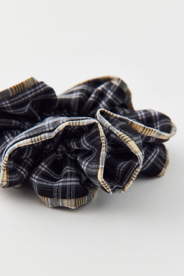 Comprobar Satin Scrunchie 2-Pack | Urban Outfitters ES