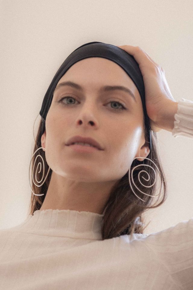 Deux Lions Jewelry Guilia Swirl Hoop Earrings #1