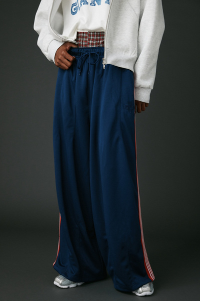 UO Mammoth Baggy Fit Track Pant | Wide Leg Pant | Urban Outfitters