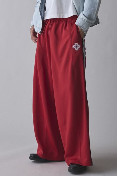 UO Mammoth Baggy Fit Track Pant Product Page