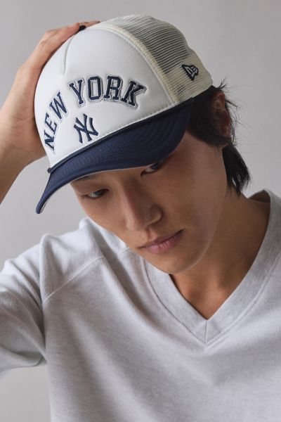 New Era 9FORTY MLB New York Yankees Mesh Trucker Hat