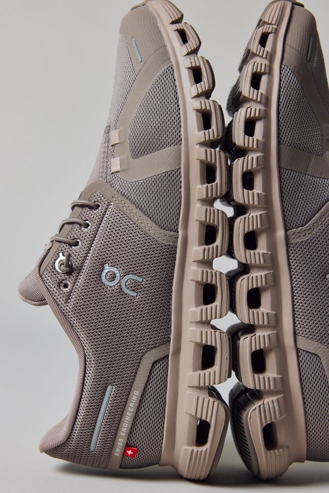 On Women's Cloud 6 Sneaker | Urban Outfitters