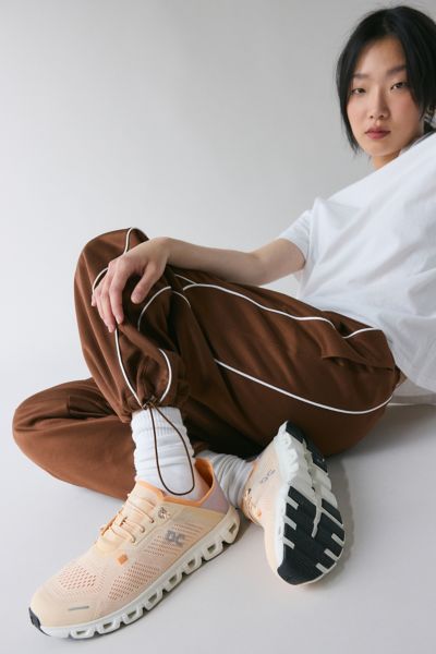 On Women's Cloud 6 Coast Sneaker In Blde/mauve, Women's At Urban Outfitters